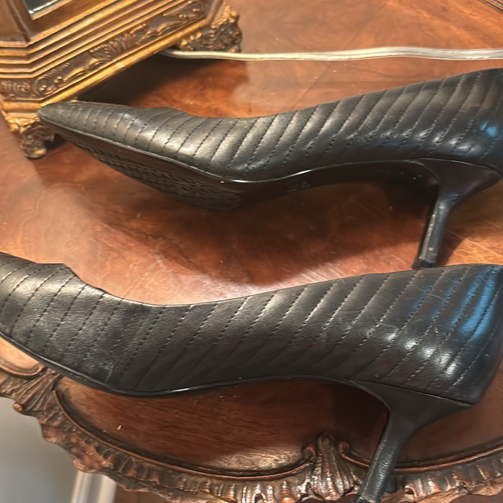Karl Lagerfeld Black heels( (Rosette) size 8 @2in heels - Picture 7 of 7